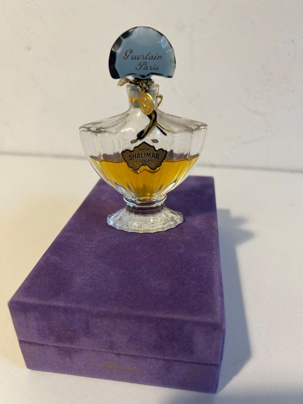 FLACON GUERLAIN AVEC BO&Icirc;TE VELOURS et CARTON 