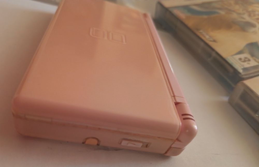 DS Lite Rose TBE avec chargeur Consoles et jeux vidéos