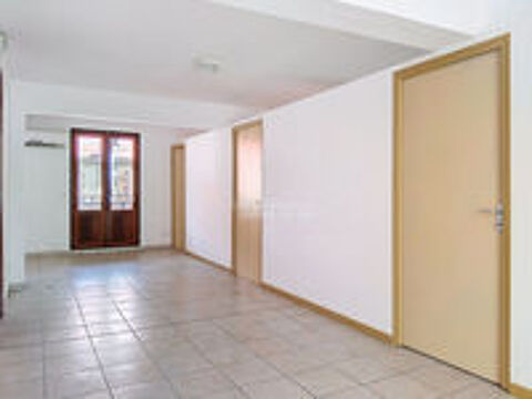   À louer – Immeuble de bureaux non meublé 80 m² – Emplacement central Basse-Terre 