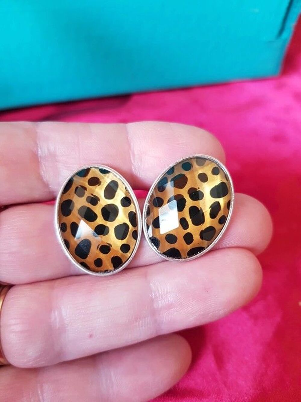 Boucle d oreilles animal neuve 3 cm de long sur 2 cm 1 e Bijoux et montres