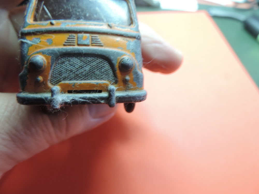 DINKY TOYS - ESTAFETTE RENAULT - Echelle : 1/43 &egrave;me. 