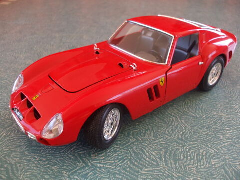 REF: 3011  FERRARI  GTO  ROUGE  1962 59 Ornaisons (11)
