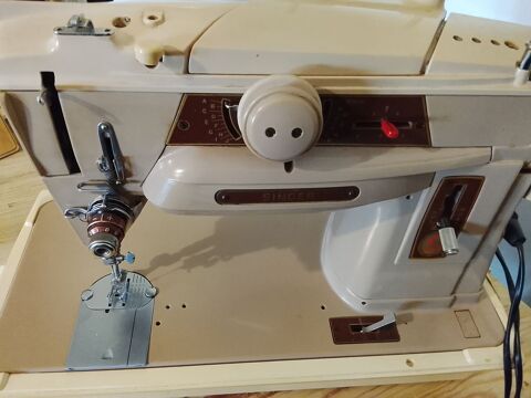 machine a coudre la veritable Singer 250 Marignane (13)