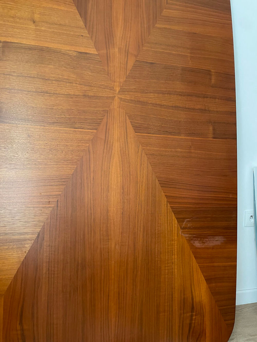 Table &agrave; manger 6/8 personnes bois vintage Watford Meubles
