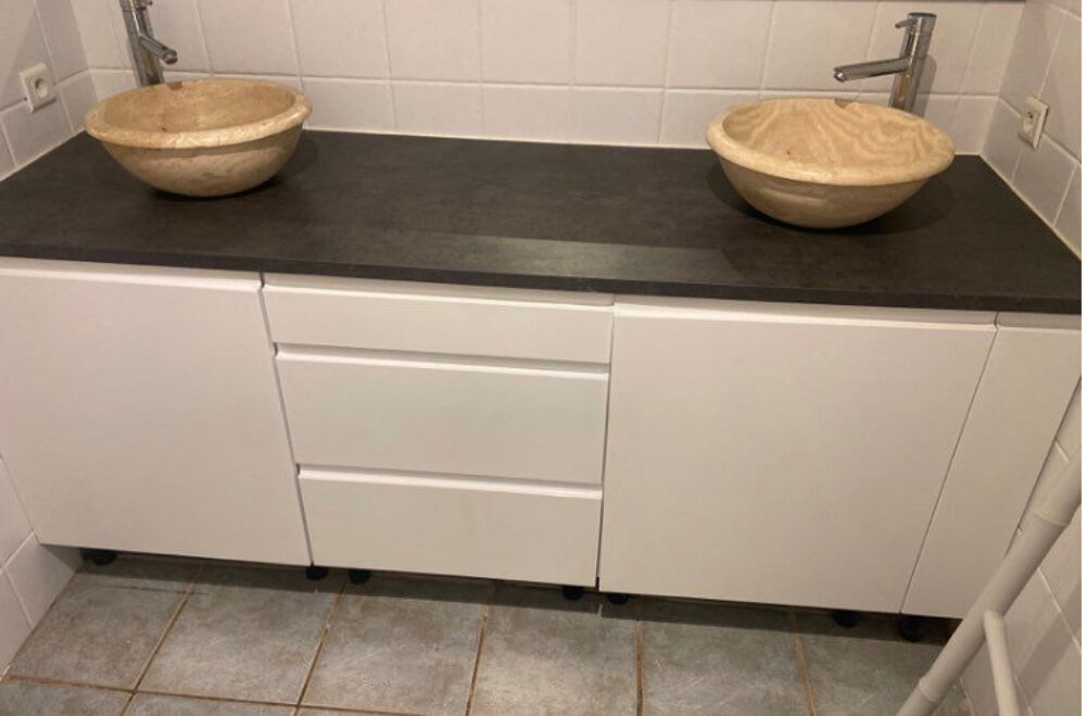 meuble salle de bain ,2 vasques , robinet et miroir Meubles