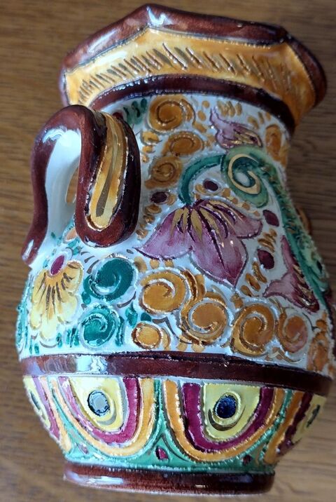 Ancien vase faïence
47 Aubenas (07)