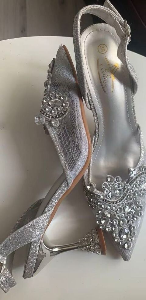ðŸOEŸChaussures élégantes à  vendre 100 Aix-les-Bains (73)