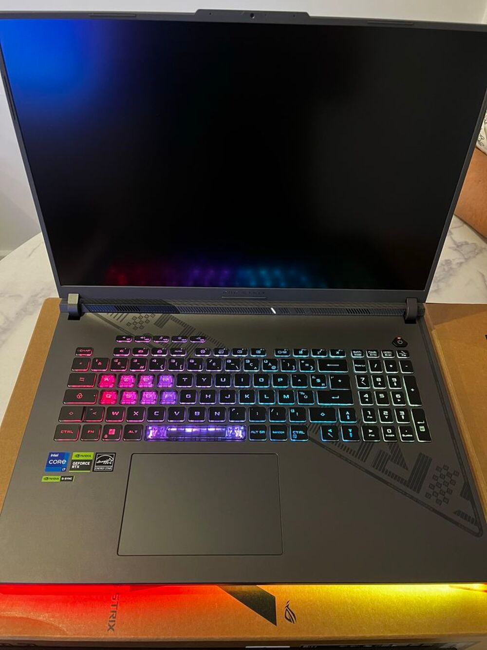 PC Gamer ASUS ROG Strix G18 G814JV-N5179W Matériel informatique