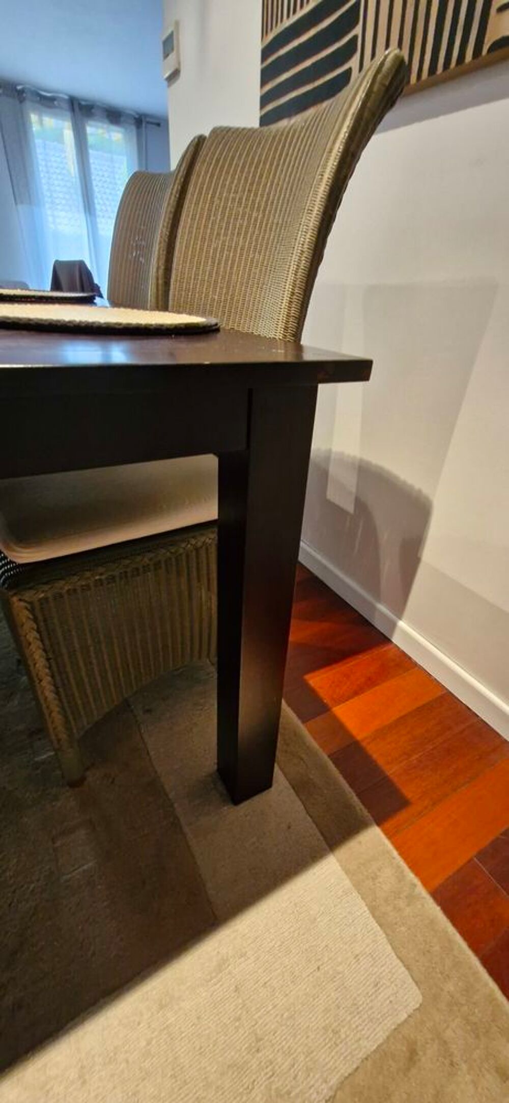 Table carr&eacute;e 8 places bois brun Meubles
