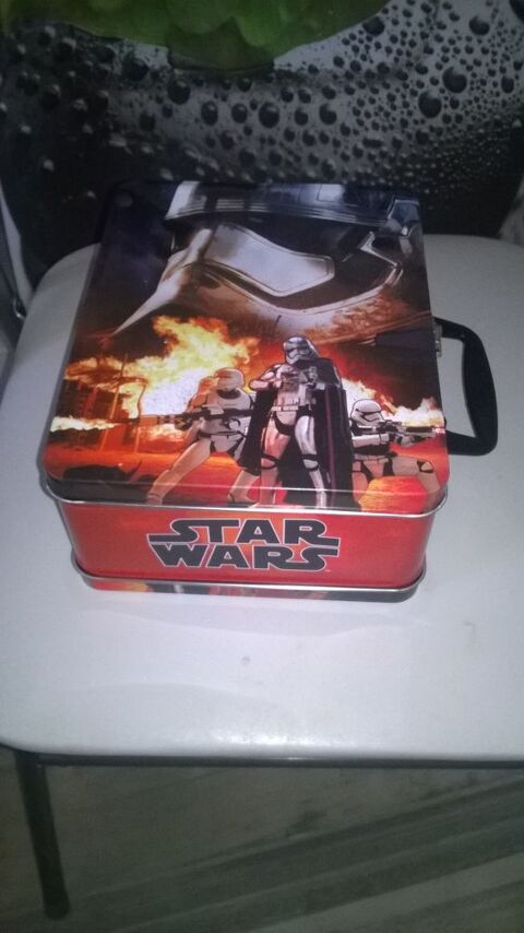 Mallette en fer Star Wars
Avec fermeture
pour gateaux,bonb 10 Talange (57)