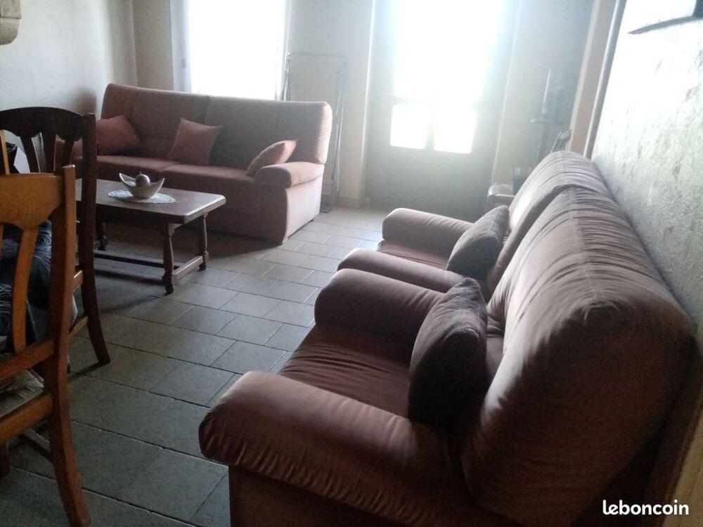 Canap&eacute; droit 3 places avec 2 fauteuils Meubles
