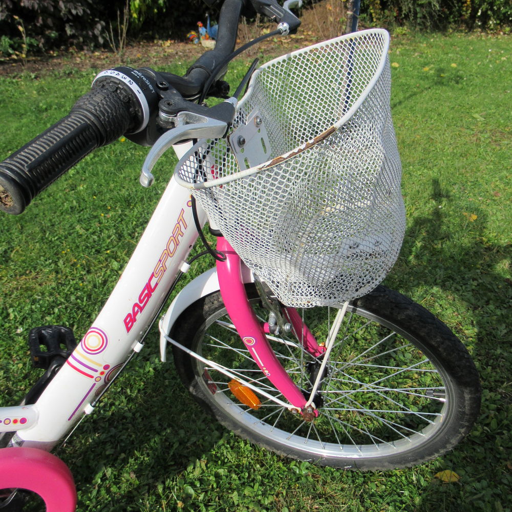 V&eacute;lo fille rose et blanc Vélos