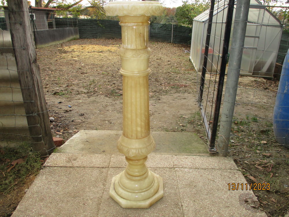 LAMPE ET COLONNE EN ALBATRE Décoration