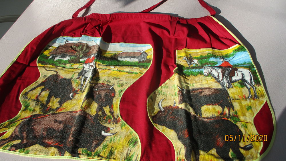 Lot de 10 tabliers cuisine ann&eacute;e 1970. Vêtements