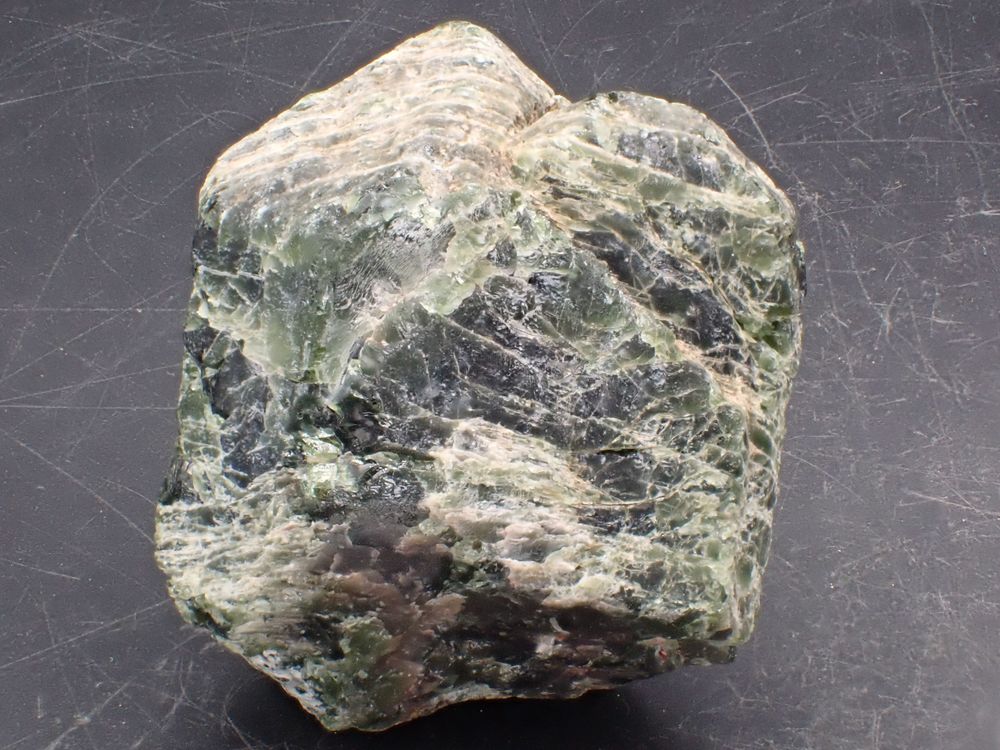 Fluorapatite , Sud de Madagascar 96gr 49 x 41 x 30 mm 