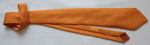 Cravate soie orange H  HERMES Issy-les-Moulineaux (92)