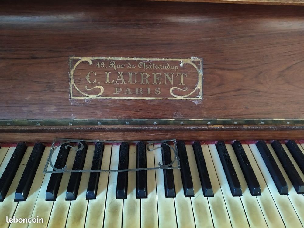 Piano droit Instruments de musique