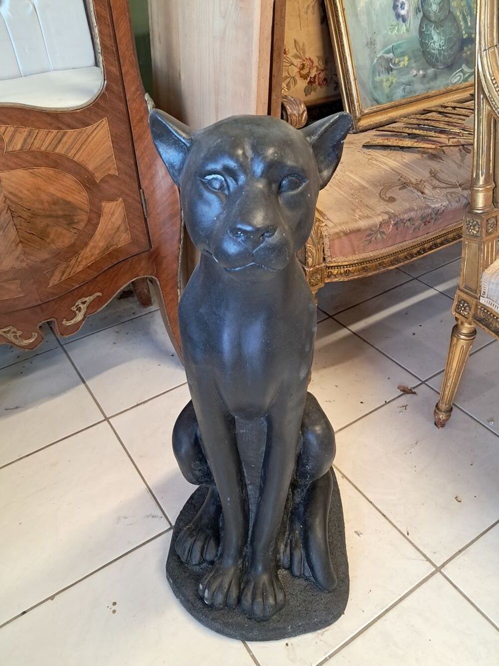Statue panth&egrave;re assise, en pierre et b&eacute;ton cir&eacute; noir Jardin