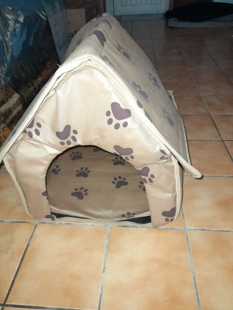 Peite niche pour chat ou petit chien .
10 33500 Libourne