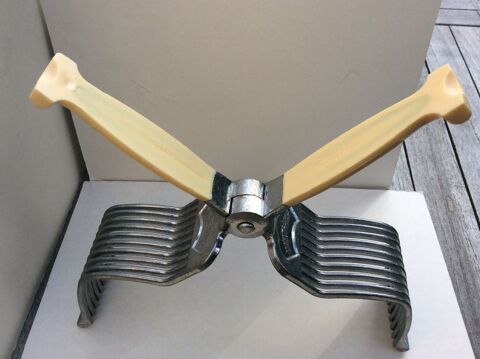 Pince � viande vintage Manutranch' alu ann�es 1960 20 Gif-sur-Yvette (91)