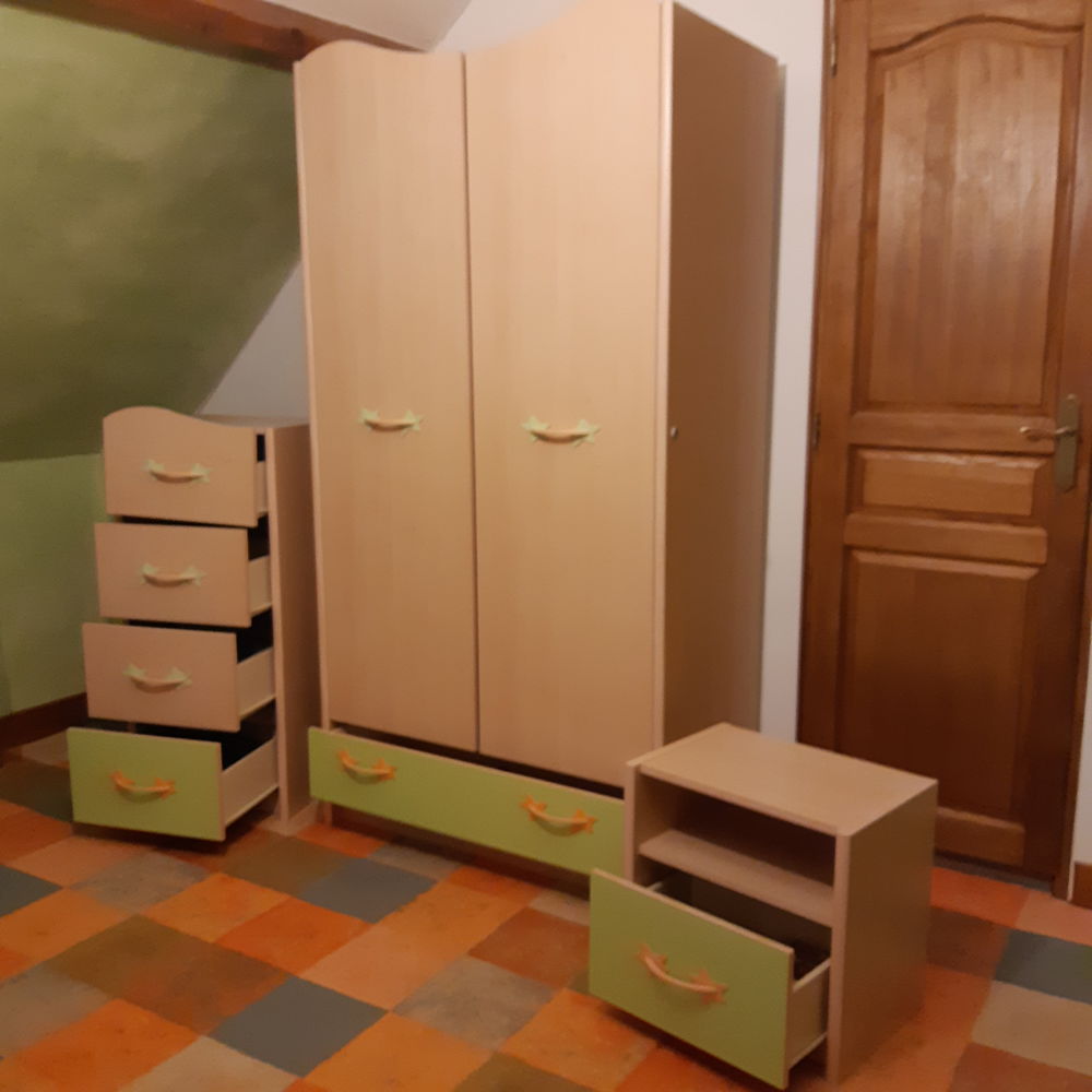 Armoire penderie + chevet Meubles