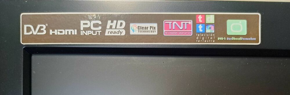 T&eacute;l&eacute;viseur 22" avec d&eacute;codeur TNT et c&acirc;ble Ethernet Photos/Video/TV