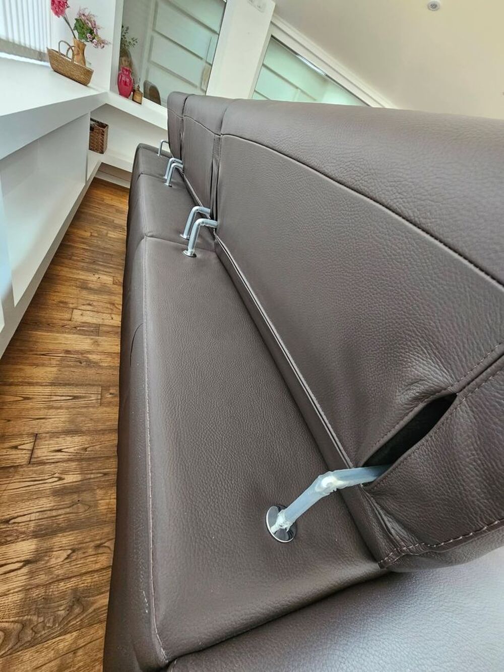Canap&eacute; tout cuir quasi neuf Poltron e Sofa Meubles
