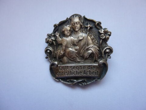 BELLE INSIGNE/BROCHE RELIGIEUSE . ARGENT .  ALSACE  .  RARE 7 Urb�s (68)