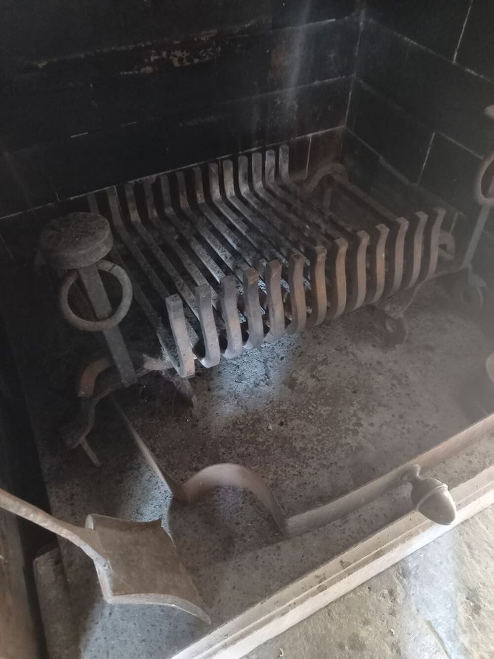 Porte b&ucirc;ches et chenets anciens D�coration