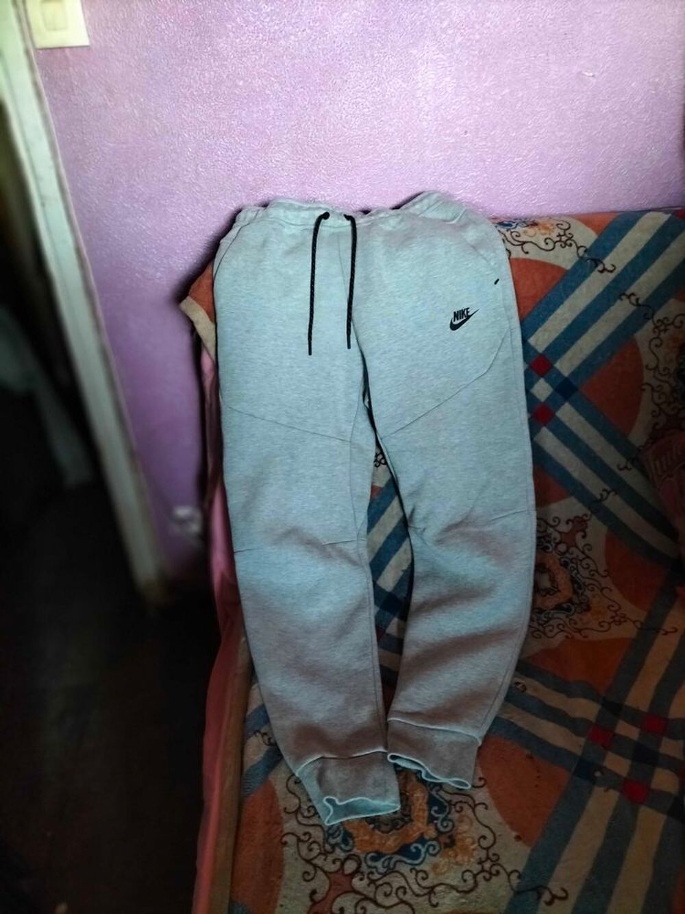 pantalon jogging Nike taille S tr&egrave;s bon &eacute;tat Vêtements