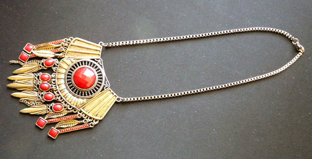 Parure Pectoral tr&egrave;s original brillant '&agrave; l'antique Egyptien Bijoux et montres