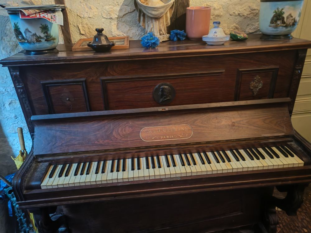 piano ancien droit 
