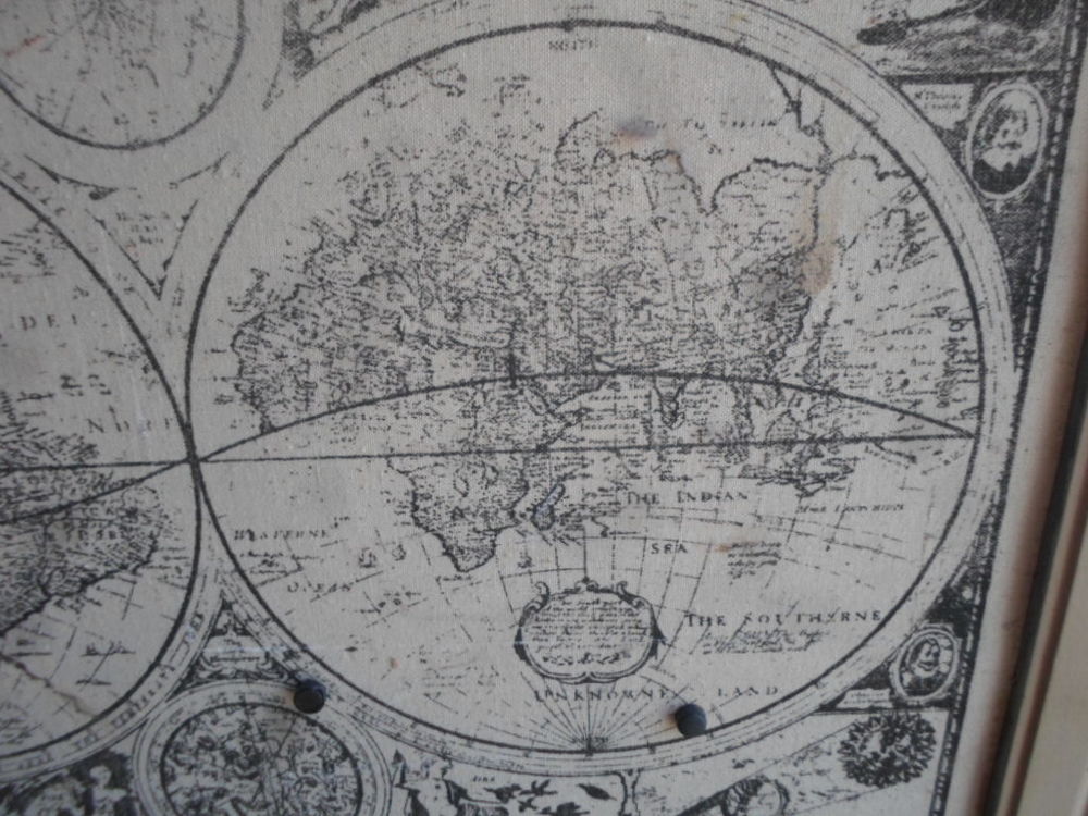 tableau mappemonde 56x45
les 2 hemispheres Décoration