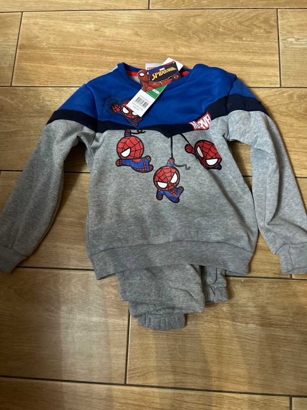 Suite &agrave; cessation d'activit&eacute; v&ecirc;tements neufs Vtements enfants