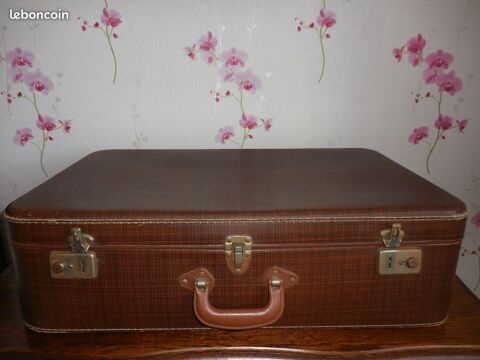 Valise VINTAGE des annes 50
30 Calais (62)