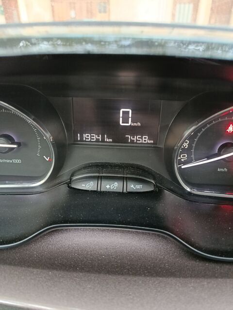 Peugeot 2008 1.2 PureTech 82ch BVM5 Style