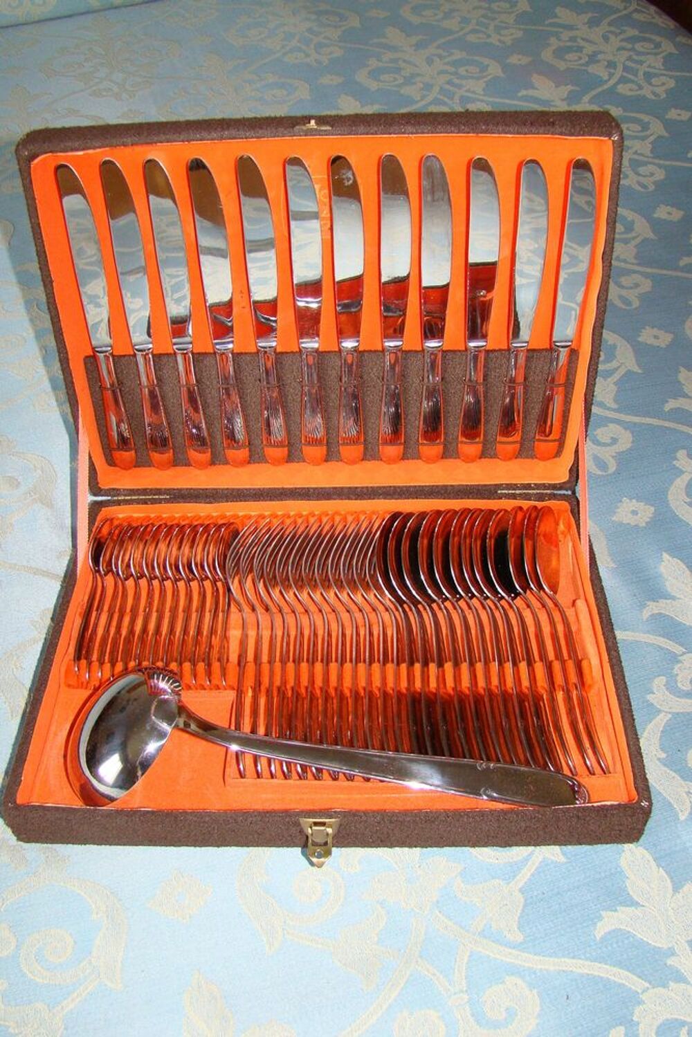 Coffret m&eacute;nag&egrave;re 49 pi&egrave;ces Jean Couzon Orf&egrave;vre vintage 1970 Décoration