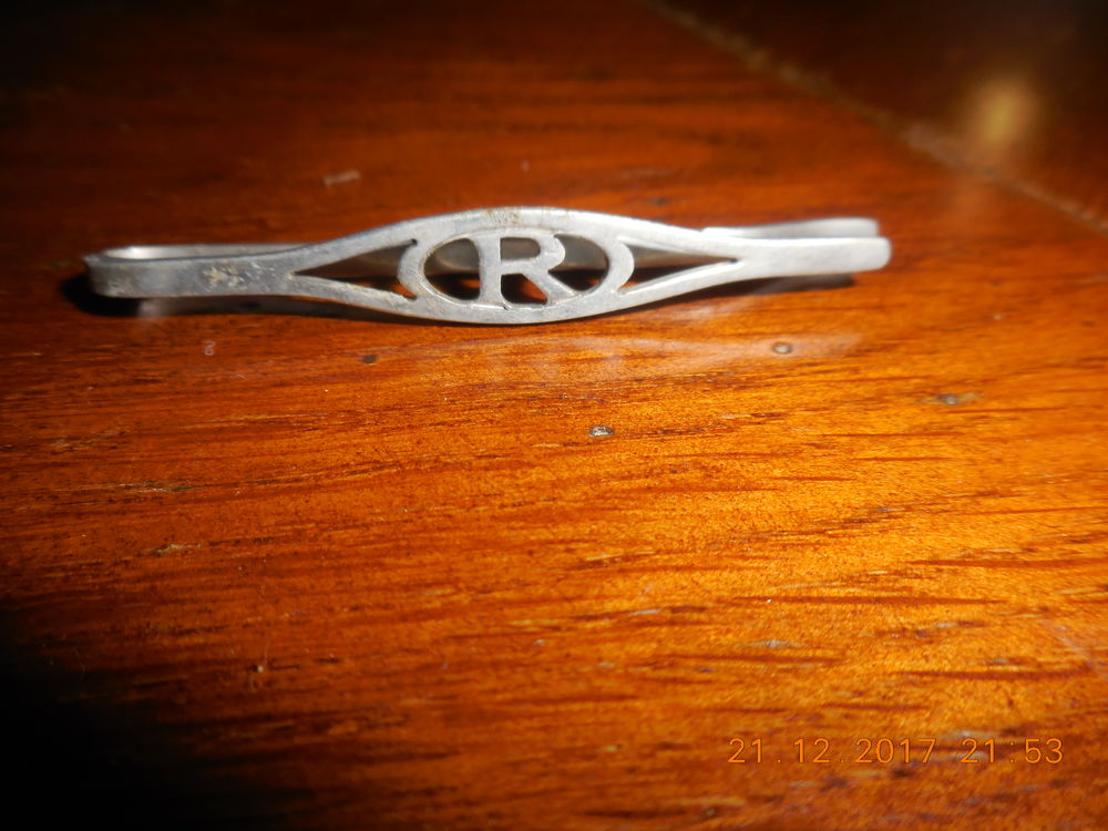 ancienne pince &agrave; cravatte Bijoux et montres