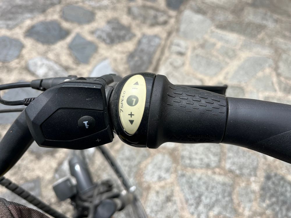 VAE comme neuf de marque v&eacute;lo de ville. Vélos