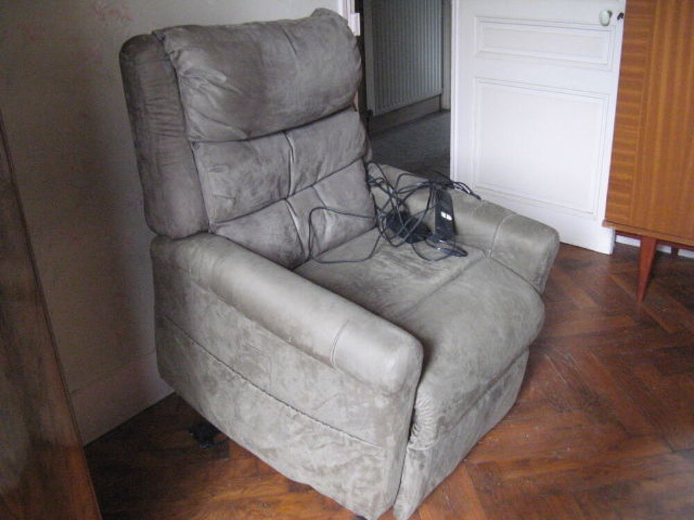 Fauteuil releveur m&eacute;dical marque HERDEGEN Meubles