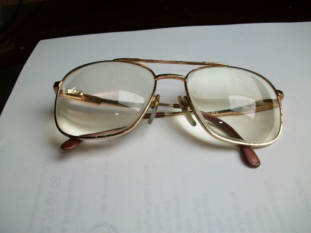 Paire de lunettes tr&egrave;s anciennes Bijoux et montres