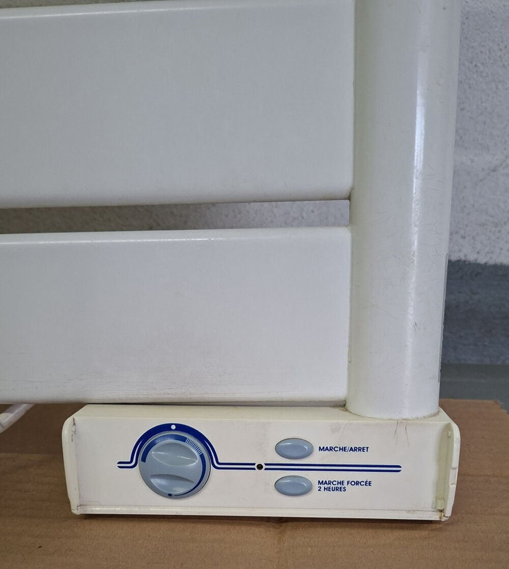 RADIATEUR &Eacute;LECTRIQUE S&Egrave;CHE SERVIETTES 1000 W
Electroménager