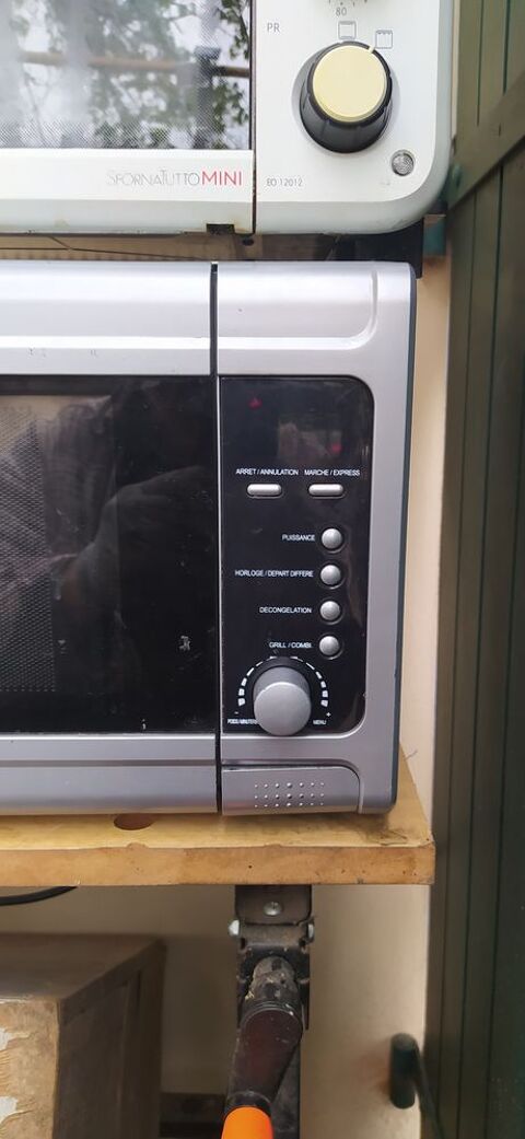 FOUR MICRON ONDES 20 Tourette-du-Ch�teau (06)