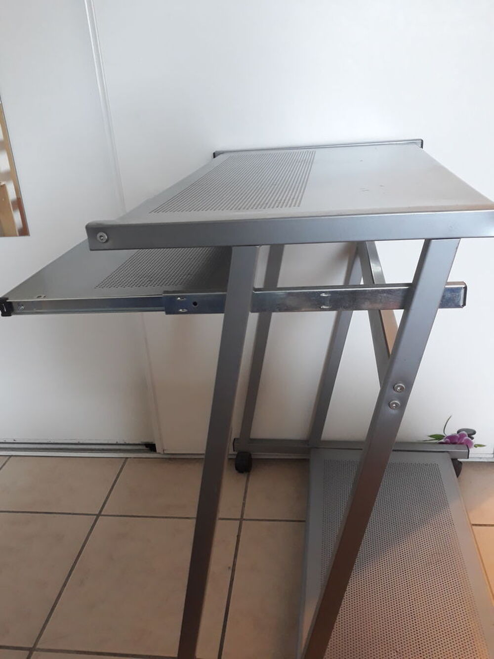 Bureau en m&eacute;tal Meubles