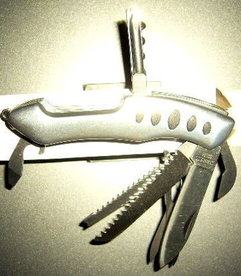 Couteau de poche randonn�e,survie neuf 18 Versailles (78)