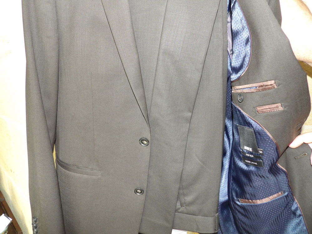 2 costumes Vêtements
