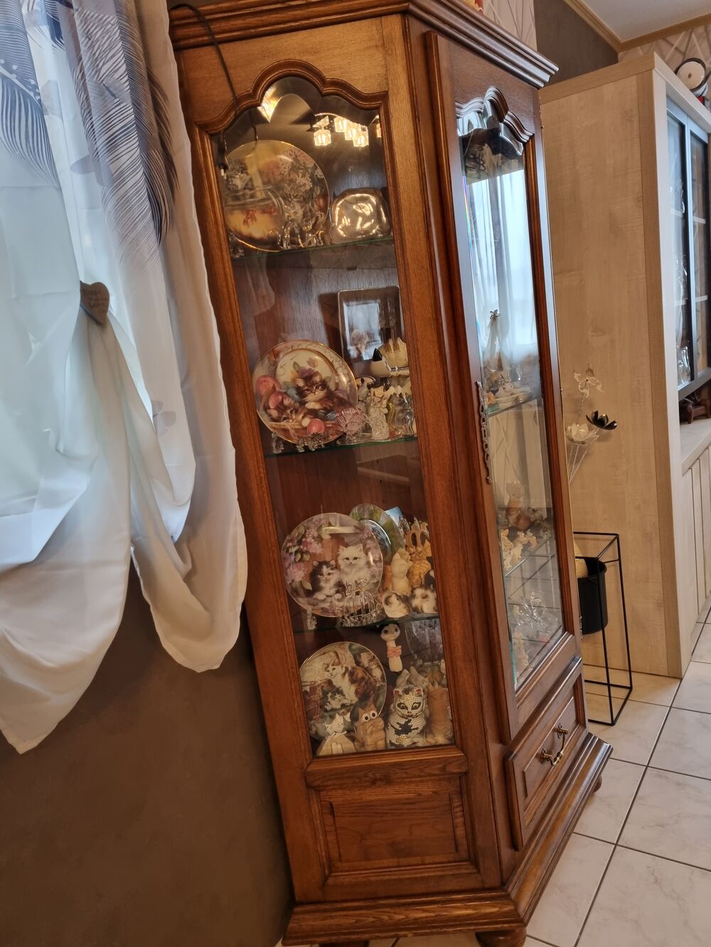Vitrine d&eacute;corative ch&ecirc;ne et verres biseaut&eacute;s Meubles