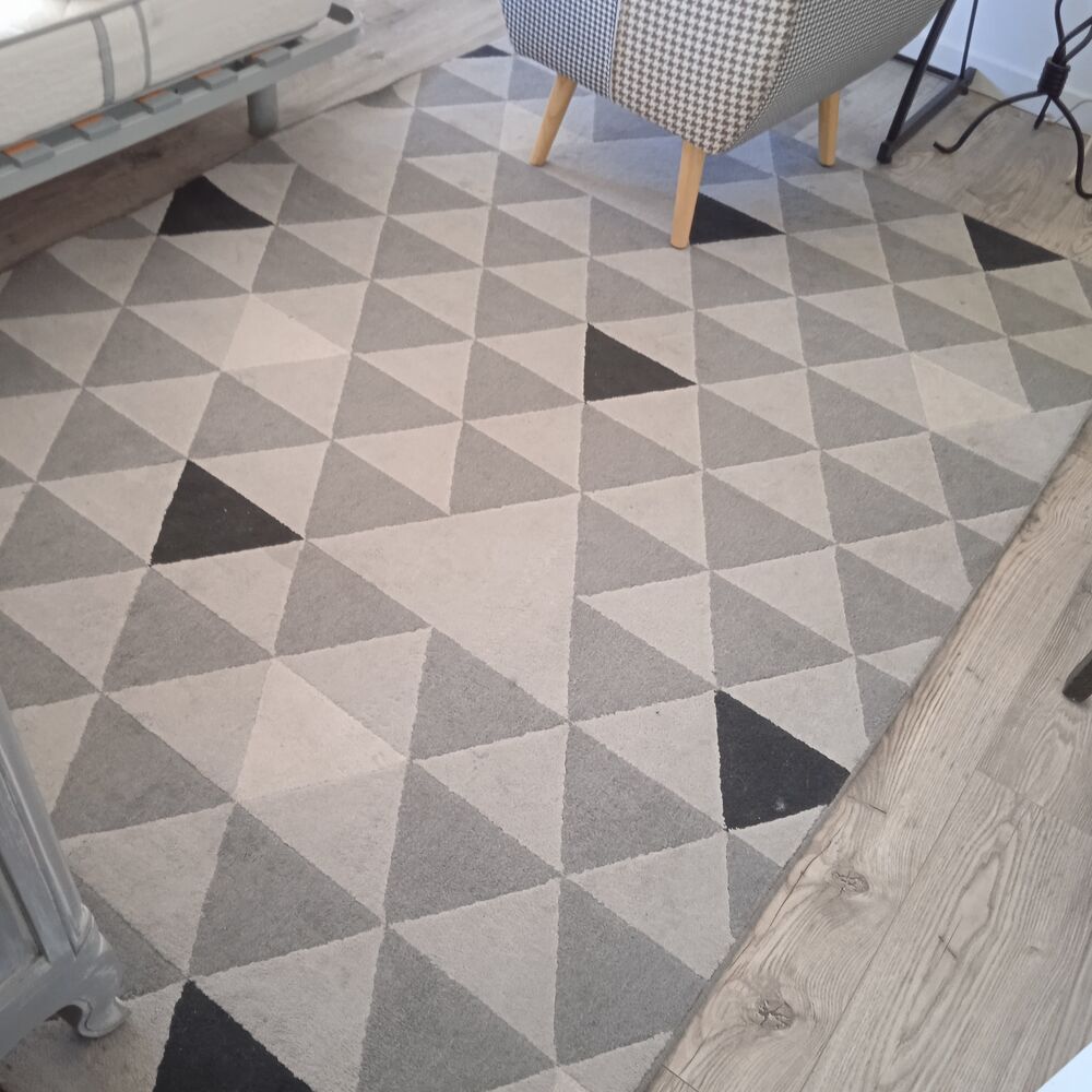 Grand tapis motifs g&eacute;om&eacute;triques triangles 160*229 Décoration