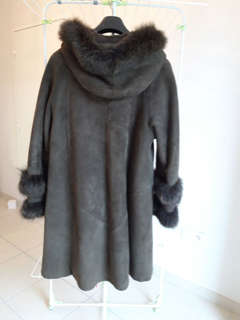 Manteau en Peau Lain&eacute;e et Renard vert V&eacute;ritable Vêtements