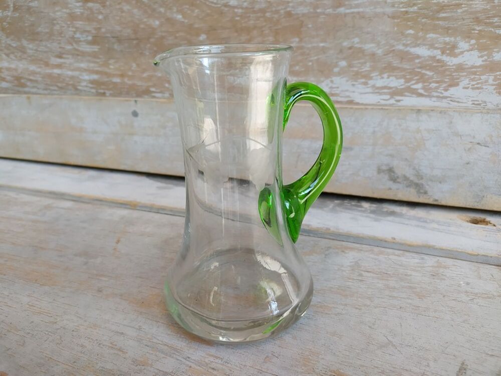 Petit Pichet &agrave; Vin 1/4L en Verre Cisel&eacute; D&eacute;cor Raisin 
Décoration